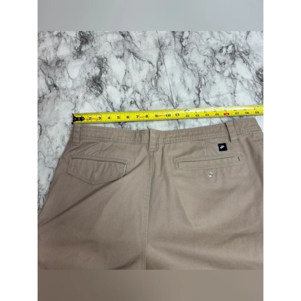 Nike Men's Tan brown Cargo Shorts logo Zipper Pocket size 38